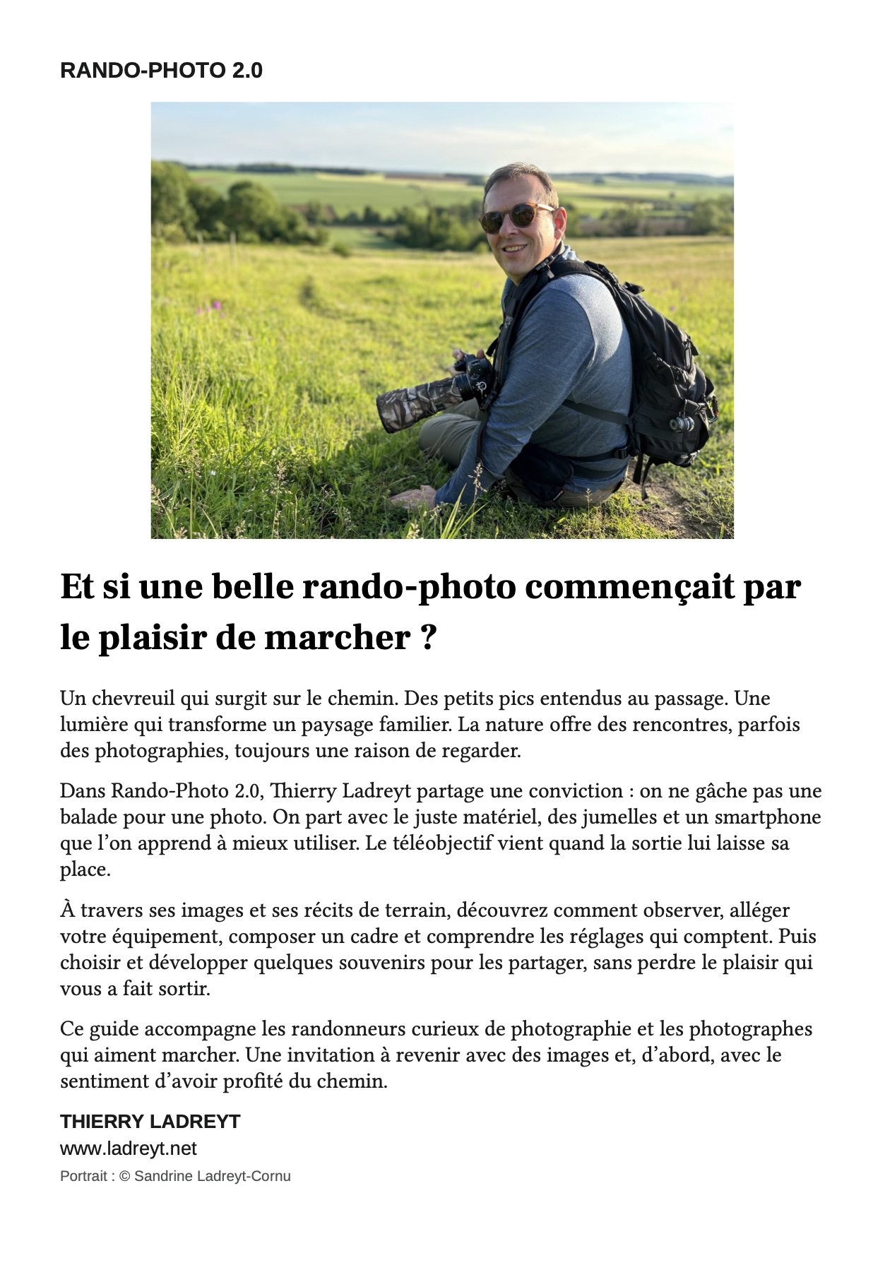 Quatrième de couverture : Thierry Ladreyt assis sur un chemin, sac au dos, et le texte de présentation du livre.